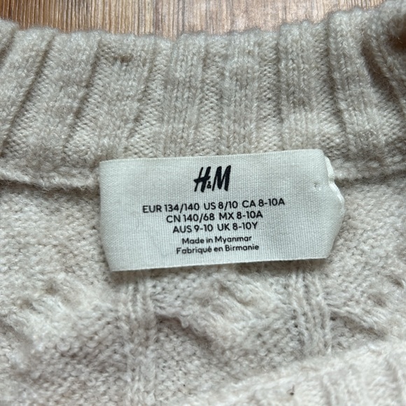 H&M Sweater NWOT - Picture 2 of 3